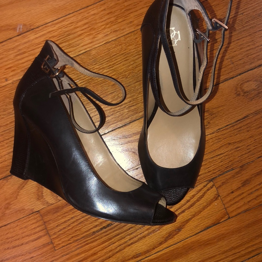 Ann Taylor wedge peep toe shoes